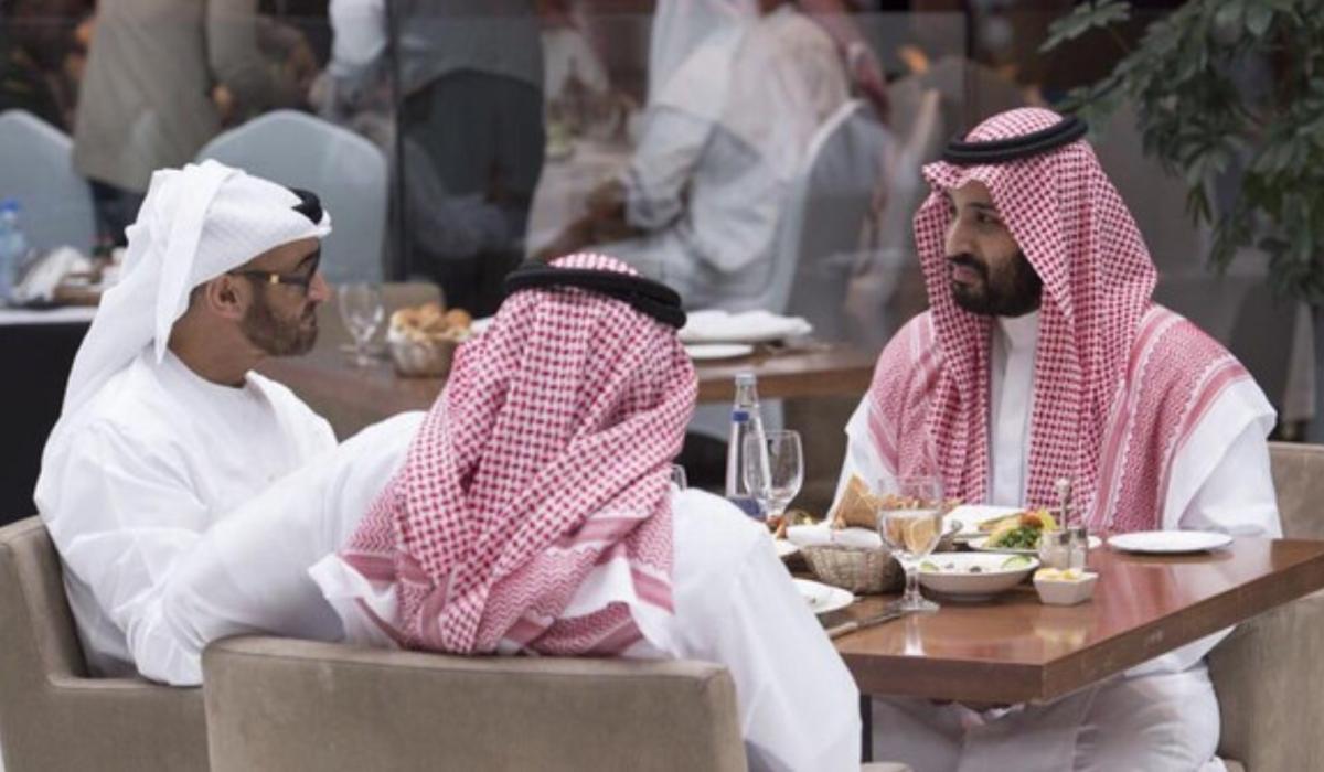 ذا إيكونوميست: تصاعد الخلافات بين أبوظبي والرياض وتداعياتها الإقليمية والاقتصادية