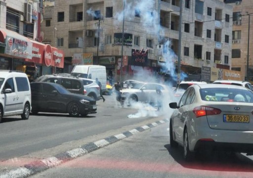 مستوطنون يهاجمون مركبات الفلسطينيين بالضفة الغربية