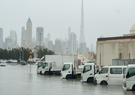 الشركات الإماراتية تعيد بناء نفسها ببطء بعد الفيضانات