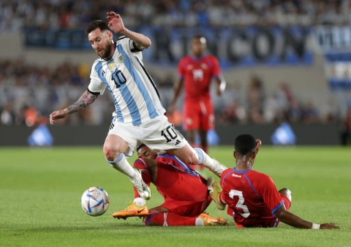 ميسي يقود الأرجنتين للفوز على بنما في المباراة الأولى لأبطال العالم