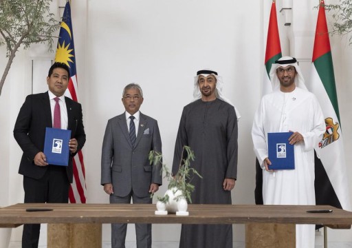 رئيس الدولة وملك ماليزيا يشهدان توقيع اتفاقية تنقيب عن النفط في منطقة الظفرة بأبوظبي