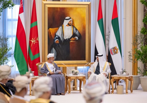 رئيس الدولة وسلطان عمان يشهدان توقيع مذكرات تفاهم واتفاقيات بين البلدين