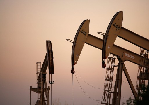 النفط يواصل المكاسب مدعوما بمشتريات أمريكية محتملة للاحتياطي الاستراتيجي