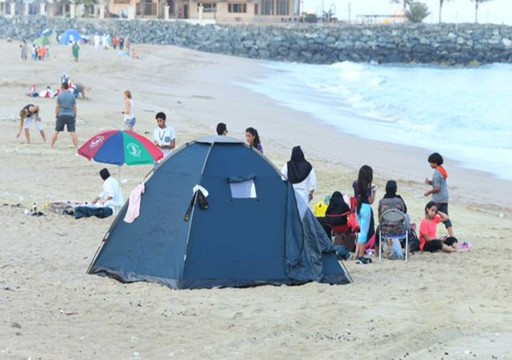 "بلدية الفجيرة" تقر منع إقامة "المخيمات والسواتر" عند شواطئ الإمارة