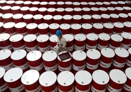 أسعار النفط تستعيد مكاسبها بفعل هجمات البحر الأحمر ومخاوف خفض الإنتاج
