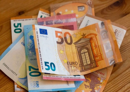 اليورو يسجل ارتفاعا والبنك المركزي الأوروبي يمهد لرفع الفائدة مجددا