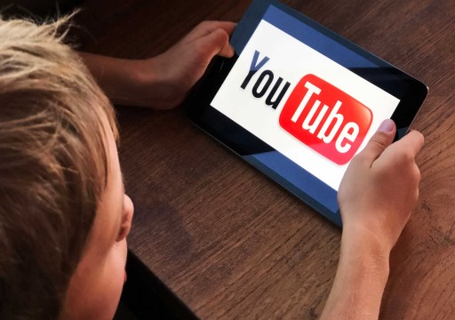 دراسة: منصة يوتيوب تظهر "محتوى عنيفا" للأطفال
