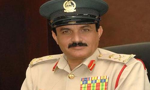 تقليد قائد شرطة دبي وسام الملك فيصل 