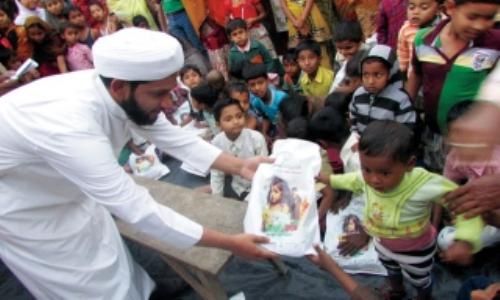 25 ألف طفل يستفيدون من كسوة "محمد بن راشد" بالهند  
