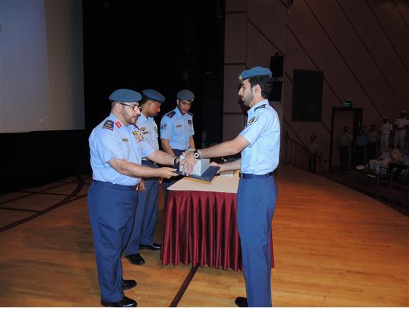 القوات الجوية تحتفل بتخرج عدد من الدورات التخصصية 