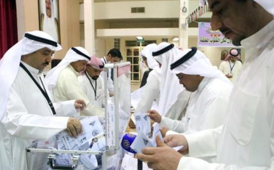 الانتخابات التكميلية في الكويت تجري وسط إقبال "متوسط"