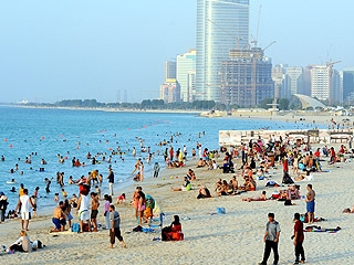2 مليون زائر لشواطئ أبوظبي خلال النصف الأول من العام الحالي