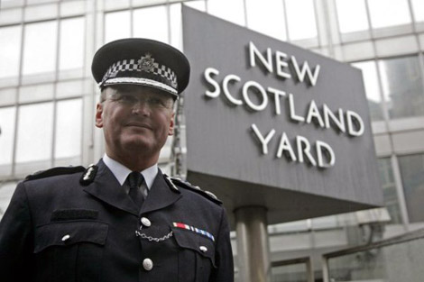 الشرطة البريطانية تفرج عن المشتبهين باقتحامهما شقة مواطن إماراتي