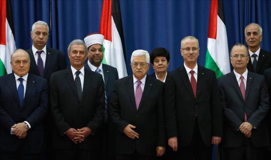 حكومة التوافق الفلسطينية تؤدي اليمين أمام عباس