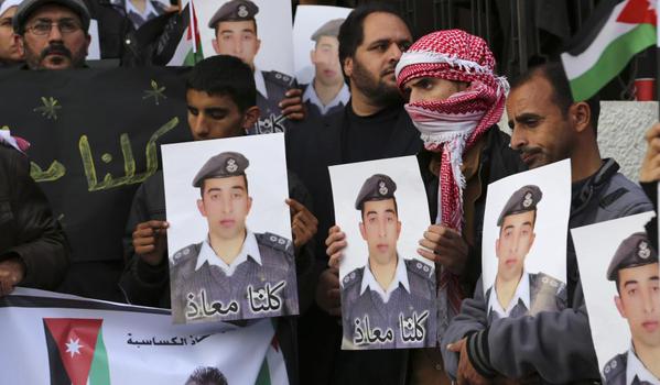 عشيرة الكساسبة: "تنظيم الدولة" هدد بقتل معاذ ونشر صوره غدا