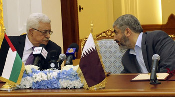 أمير قطر يلتقي عباس ومشعل الخميس