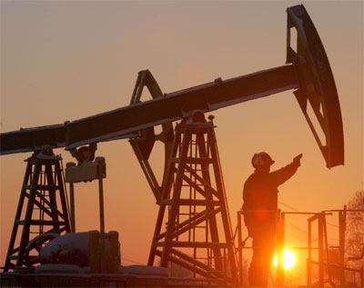 استقرار أسعار النفط بعد تجاوز الأسوأ مع استمرار زيادة المعروض