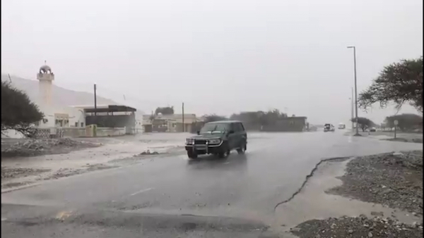 هطول أمطار متفرقة على الدولة تستمر حتى غد الاثنين
